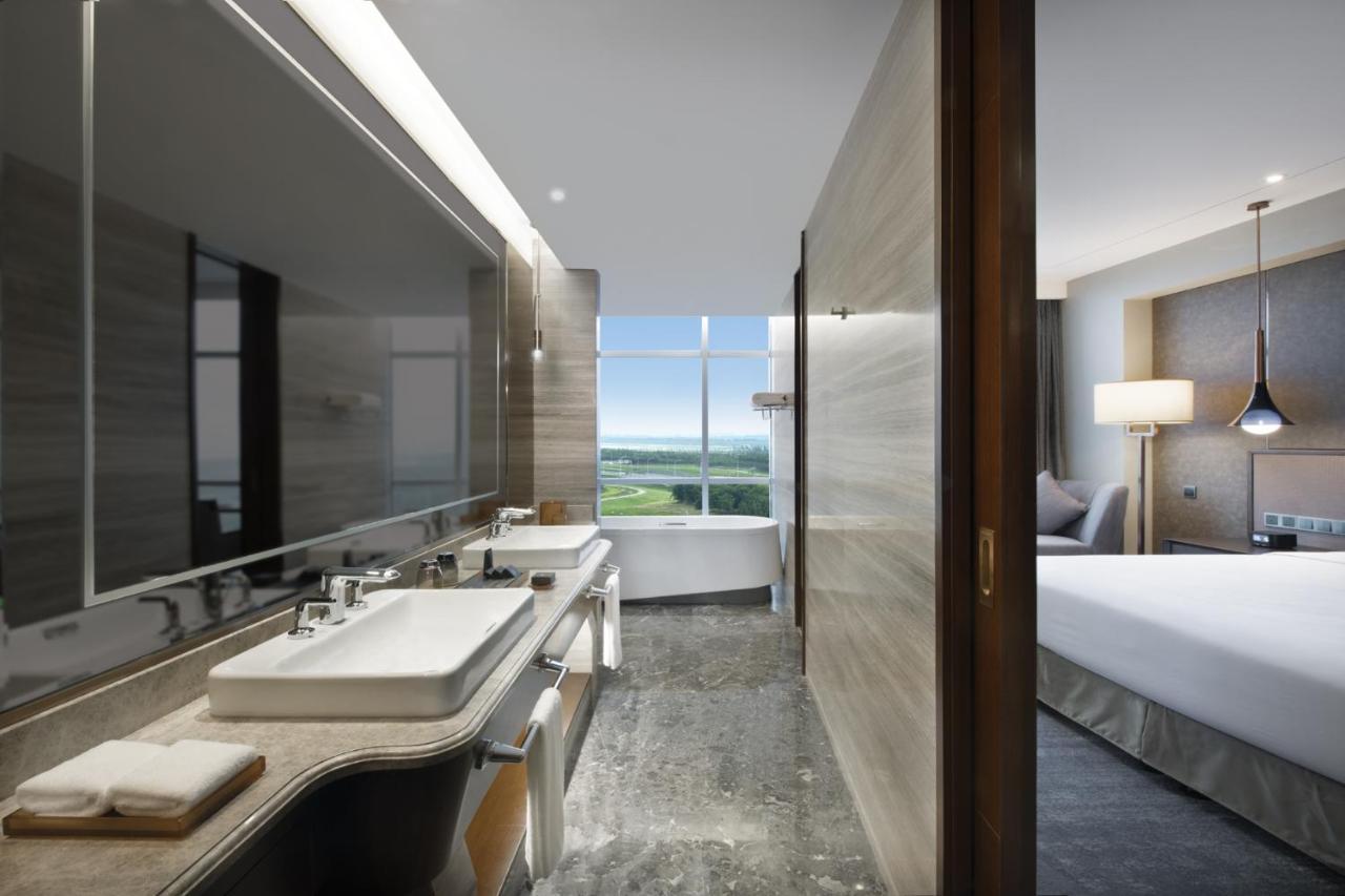 Grand Barony Qingdao Airport Hotel Экстерьер фото